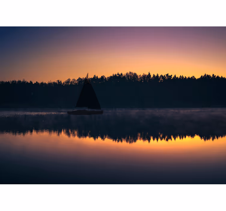 Rolgordijn woonkamer mazury zeilboot zonsondergang - TenStickers
