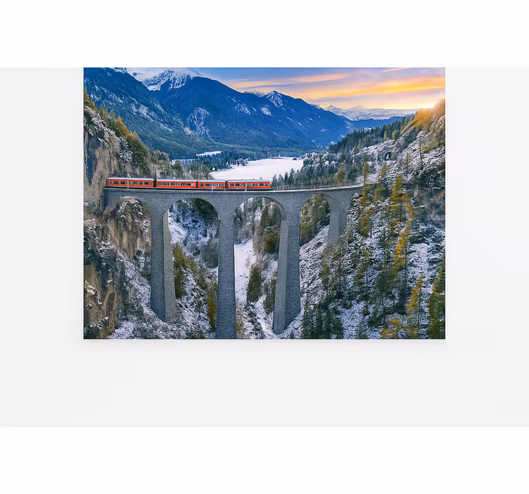Zwitserse trein op het landwasserviaduct foto behang bergen - TenStickers