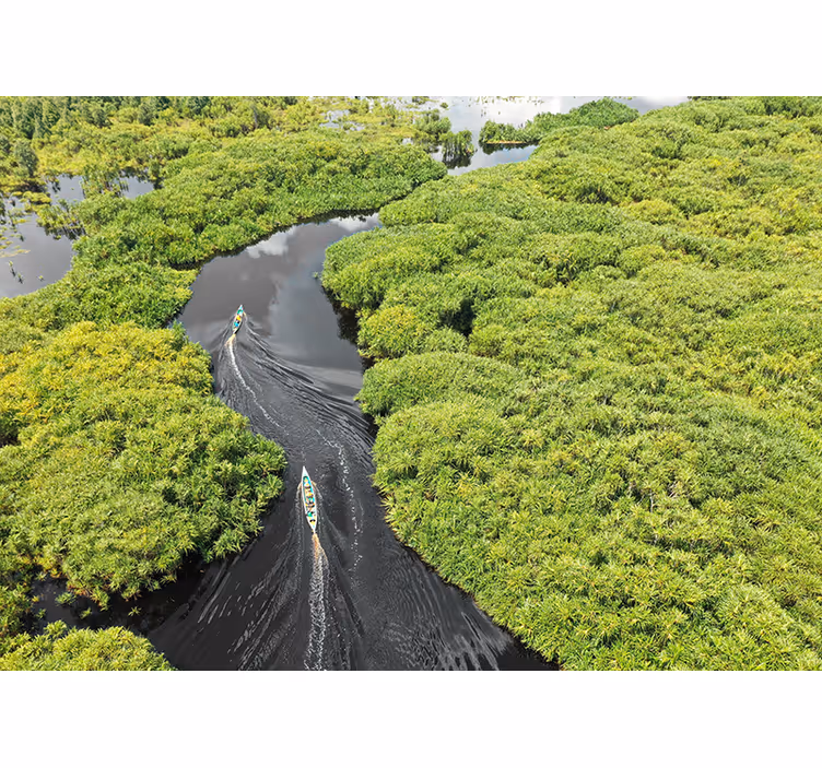 Schilderachtige riviertocht fotobehang landschap - TenStickers