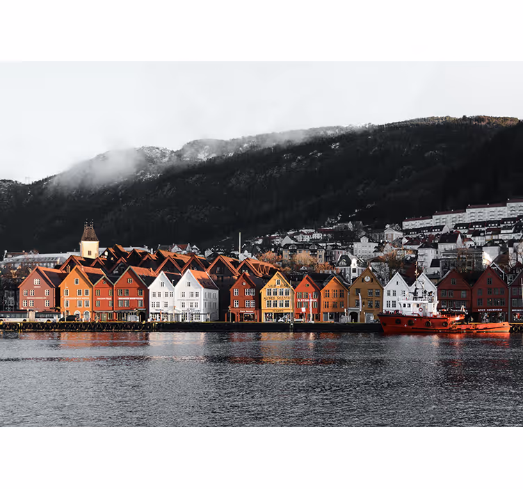 Huizen aan het water in bergen fotobehang steden en landen - TenStickers