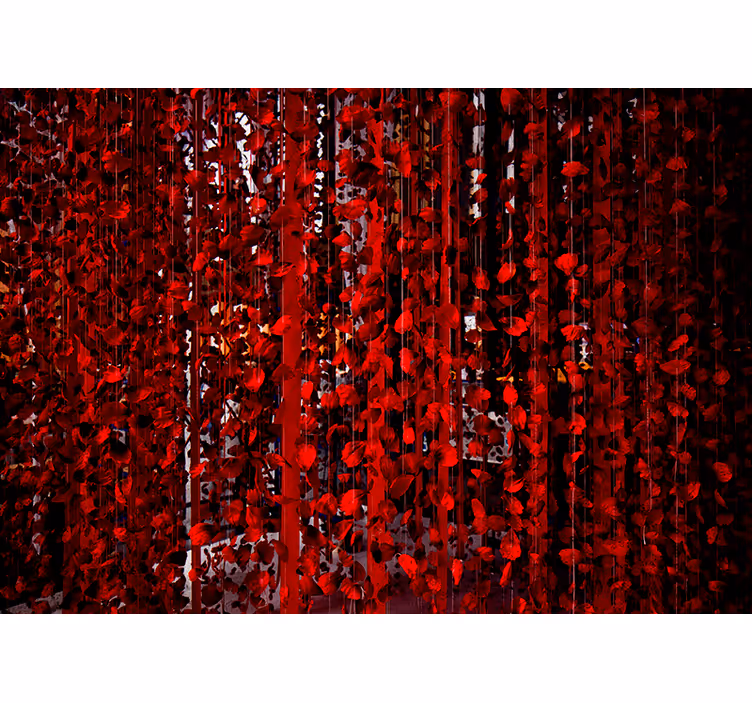 Rode bloemencascade fotobehang bloemen - TenStickers