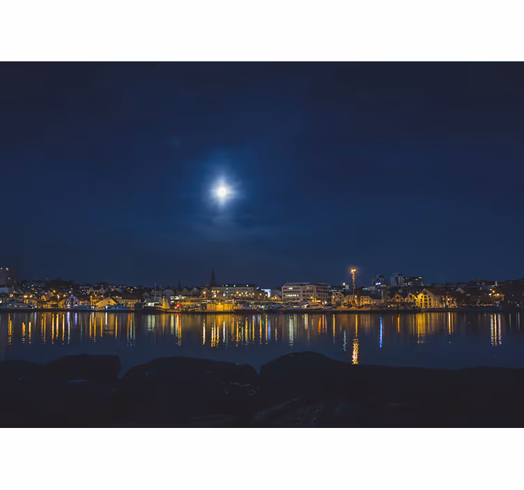Maanverlichte stadsreflecties fotobehang steden en landen - TenStickers