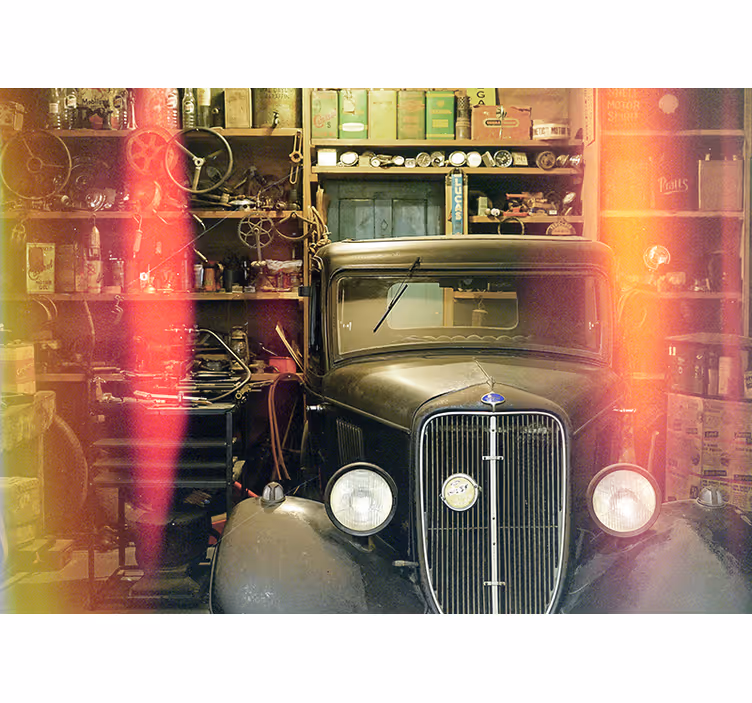 Fotobehang voertuigen vintage automobiel tentoonstelling - TenStickers