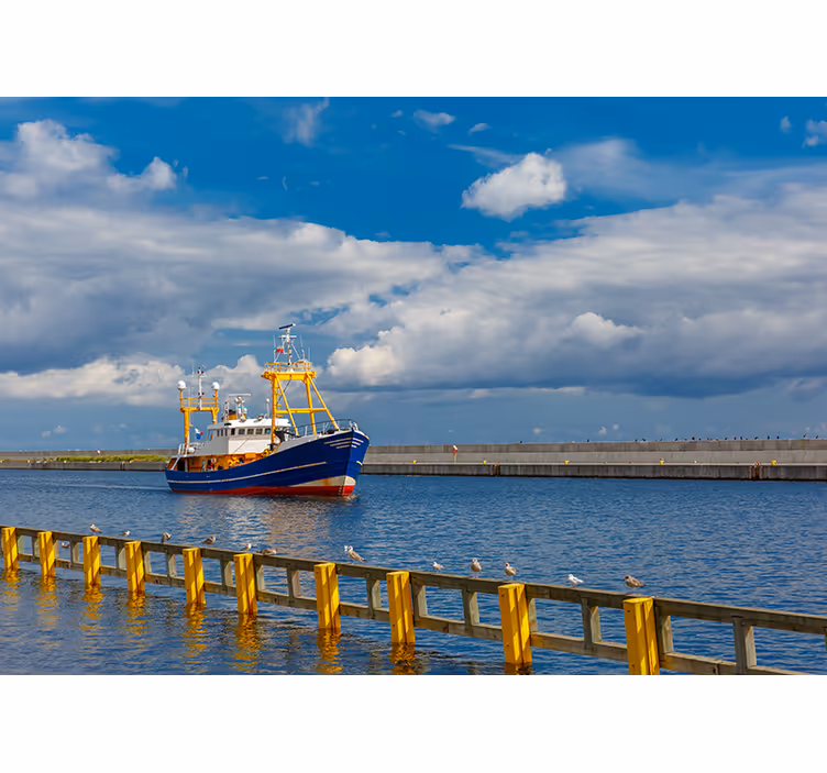 Vissersboothaven fotobehang strand - TenStickers