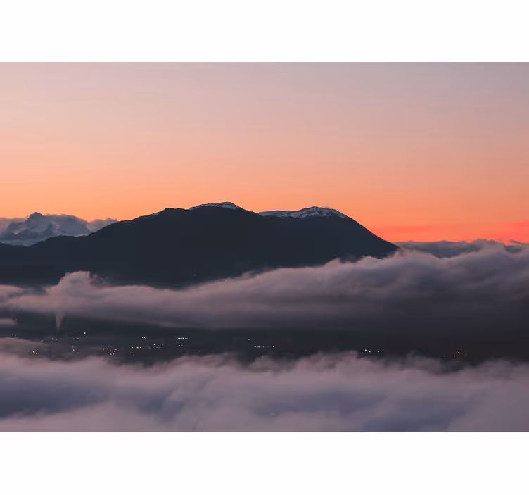 Fotobehang landschap bergzonsondergang uitzicht - TenStickers