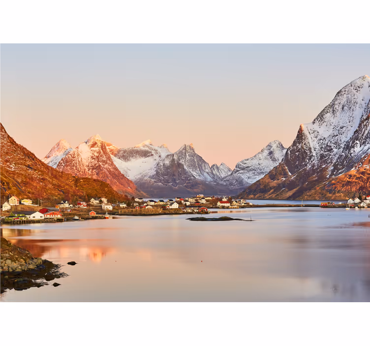 Fotobehang landschap bergachtige kust sereniteit - TenStickers