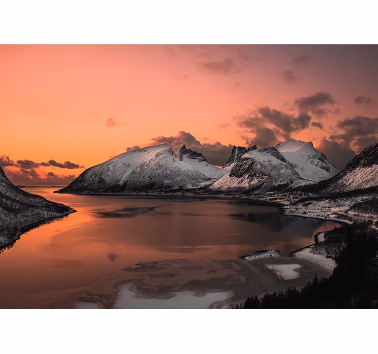 Zonsondergang besneeuwde weerspiegeling foto behang bergen - TenStickers