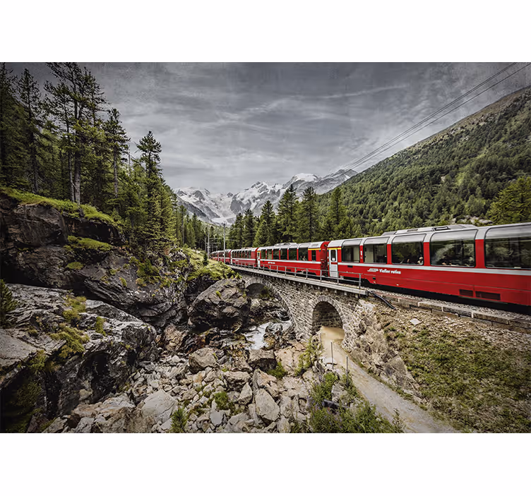 Fotobehang steden en landen bergachtige treinreis - TenStickers