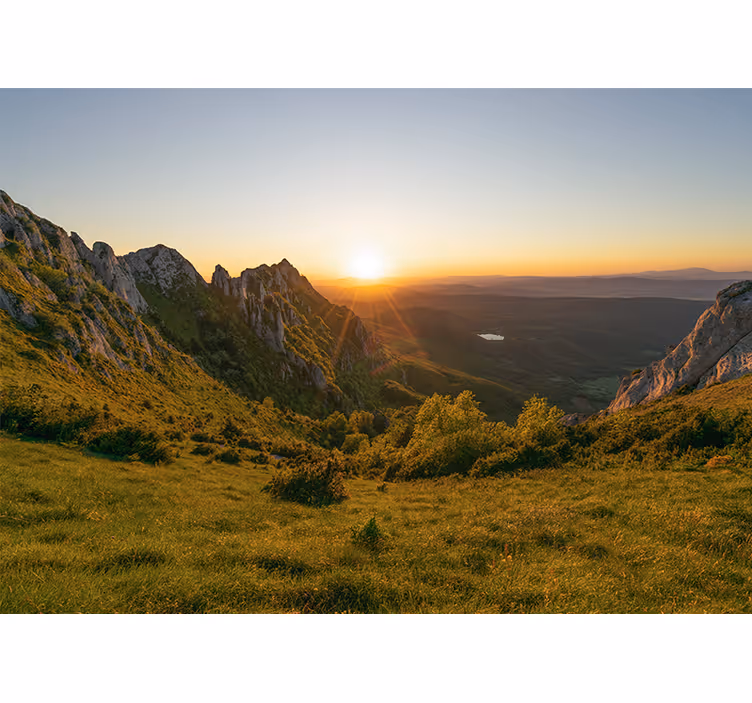 Fotobehang landschap zonsondergang over bergen - TenStickers