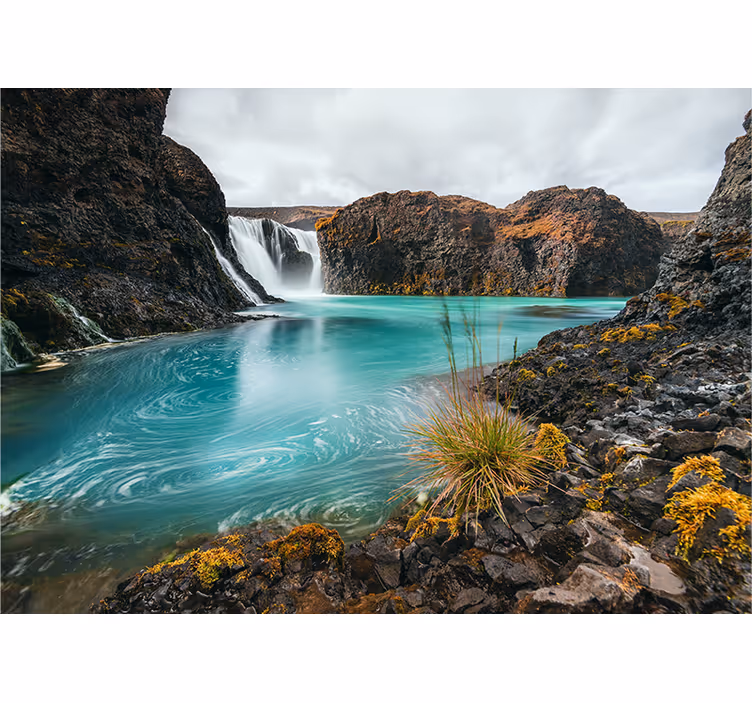 Foto behang bergen serene waterval oase - TenStickers