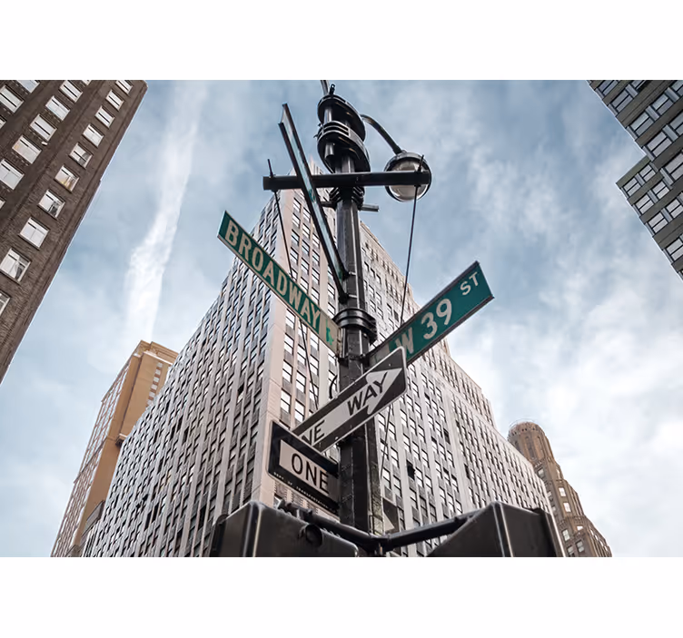 Foto behang new york broadway straatnaamborden - TenStickers
