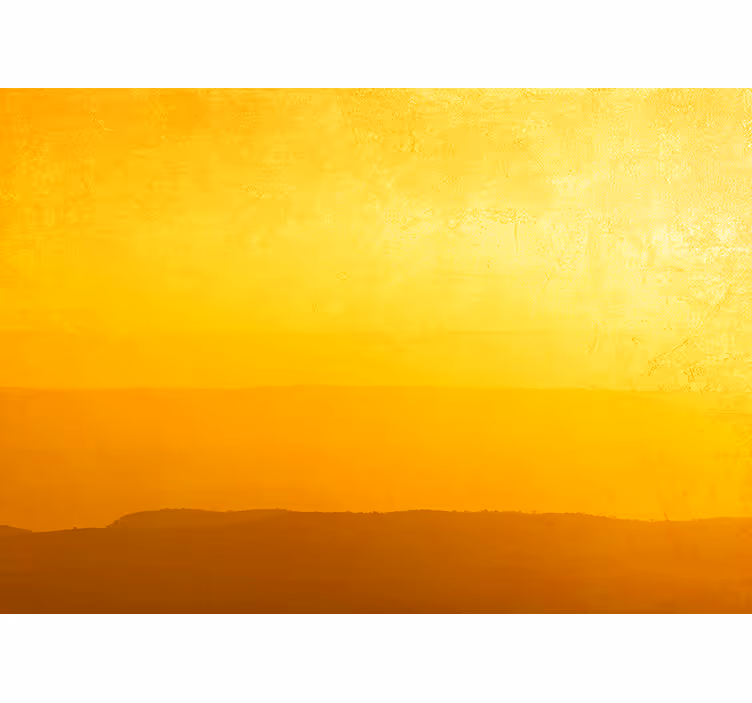 Heuvels bij zonsondergang Foto behang geel - TenStickers