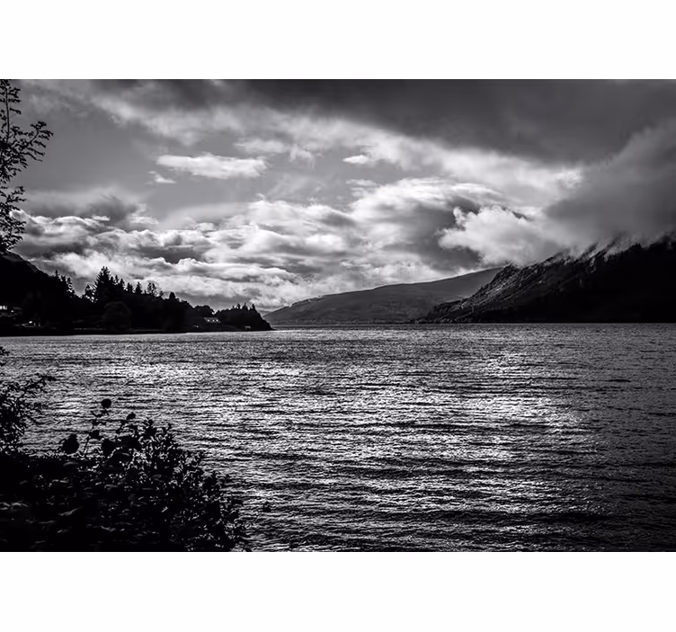 Monochroom ness fotobehang landschap - TenStickers