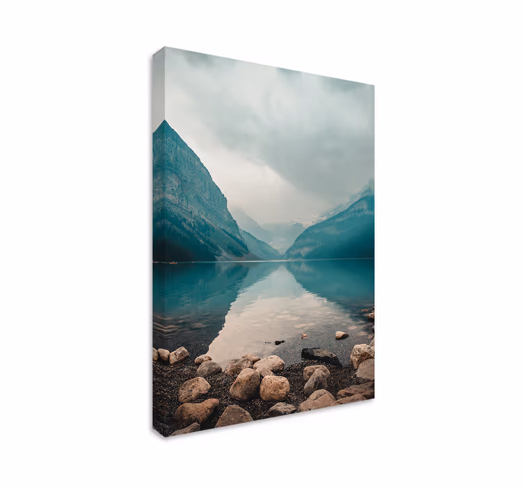Canvas landschap rustig meer met bergzicht - TenStickers