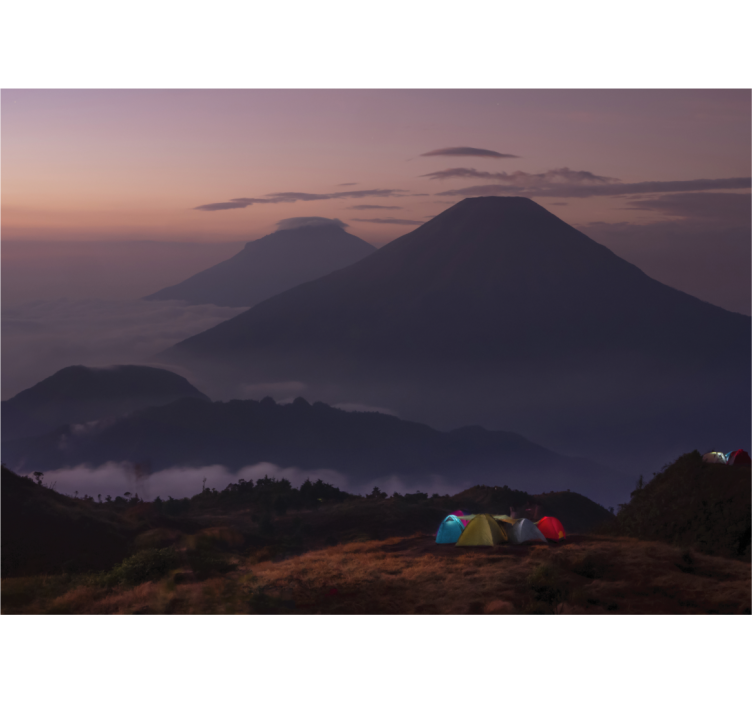 Keuken rolgordijn wandelaars met bewolkte berg - TenStickers