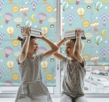Heteluchtballonnen en zonnen kinderkamer rolgordijn - TenStickers