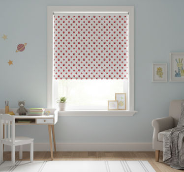 Kinderkamer rolgordijn dierenpootjes en hartjesdesign - TenStickers