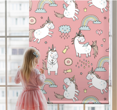 Kunst rolgordijnën Schattige eenhoorns en over roze achtergrond - TenStickers