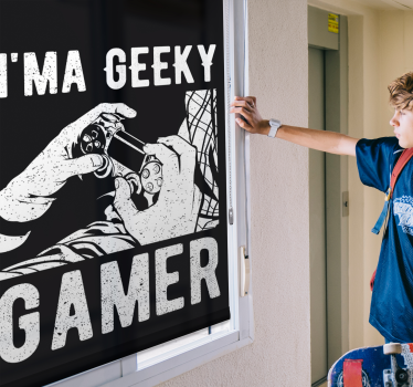 Nerd rolgordijn Geeky gamer - TenStickers