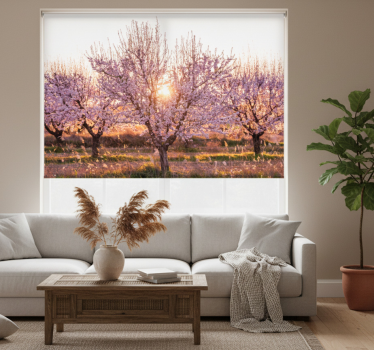 Rolgordijn woonkamer roze landschap met bloemen - TenStickers