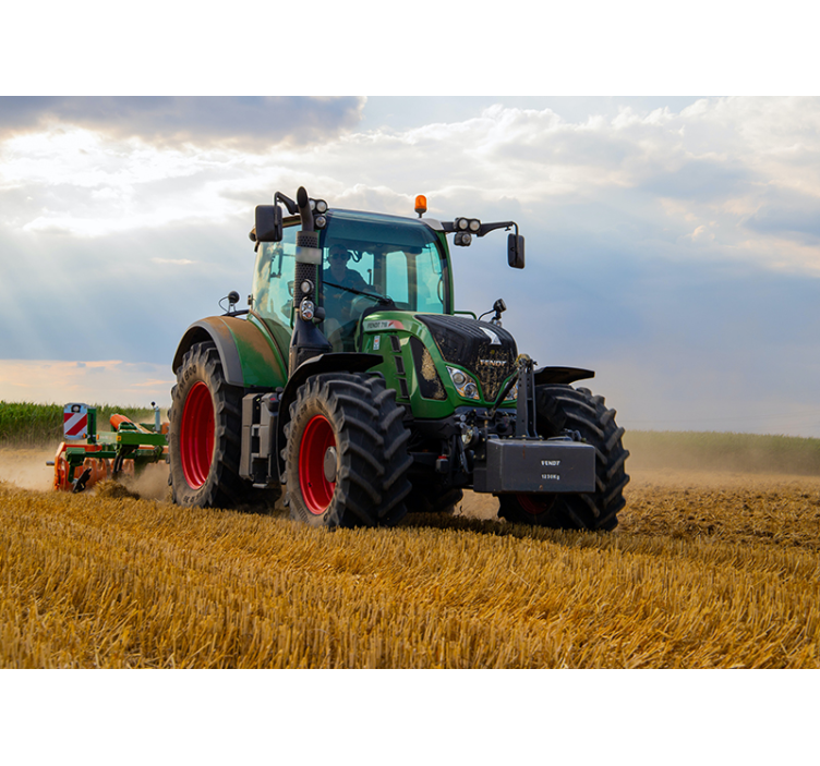 Krachtige Landbouwstijl: Fotobehang Tractor - TenStickers