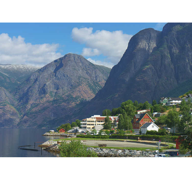 Huizen met uitzicht op de bergen fotobehang landschap - TenStickers
