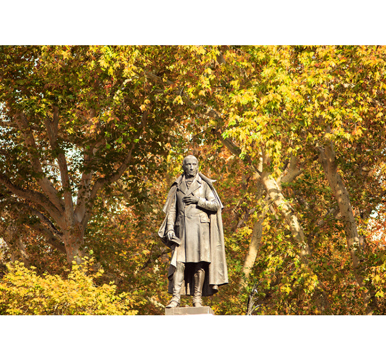 Standbeeld tussen het gebladerte fotobehang mensen - TenStickers