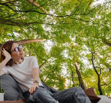 Weelderig groen bladerdak foto behang bos - TenStickers