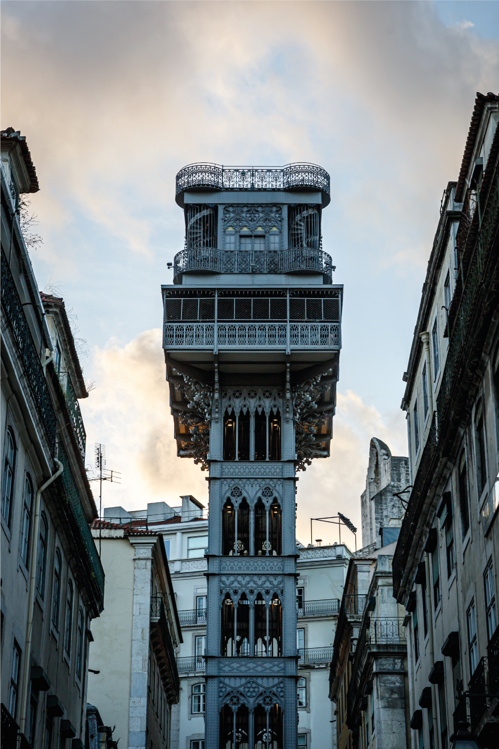 Mooie poster woonkamer lisboa lift - TenStickers