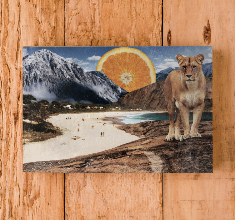 Leeuwin op het strand Canvas schilderij andere dieren - TenStickers