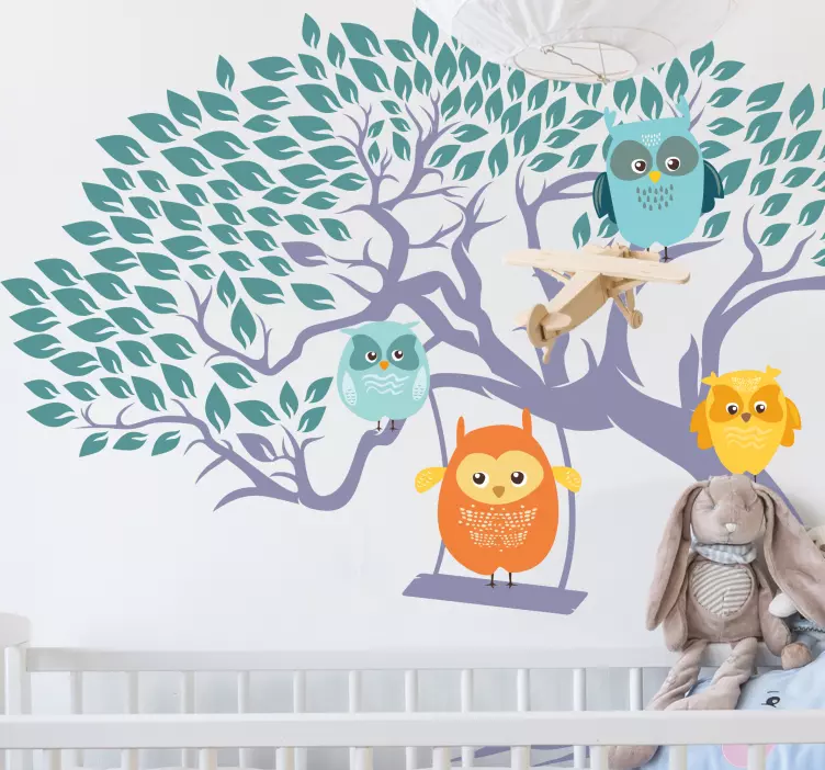 Uilen spelen op de boom Muursticker babykamer - TenStickers