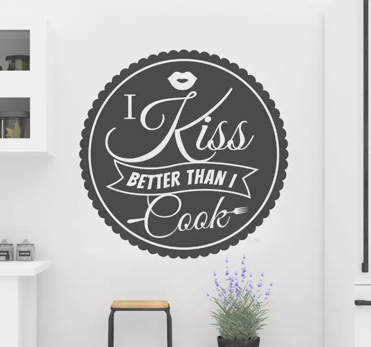 Muursticker keuken I kiss better than I cook - TenStickers