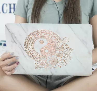 Mandala met marmereffect laptop sticker - TenStickers