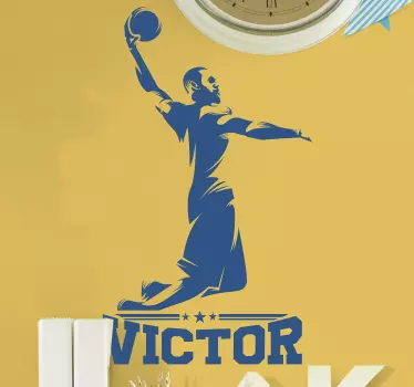 Stuurman basketbalspeler met naam basketbal muursticker - TenStickers