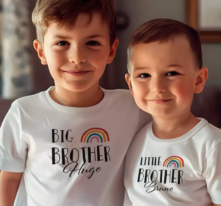 Broers T-shirt met naam en regenboog - TenStickers