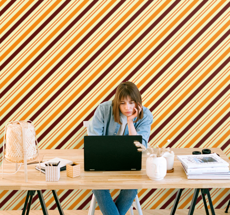 Behang strepen horizontaal diagonaal streep patroon - TenStickers